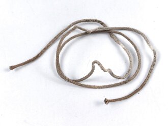 Zugband für ein Stahlhelm Innenfutter der Wehrmacht. Länge 57cm, UV negativ