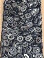 Kunstharzknopf dunkelblau.  Durchmesser 17 mm. Sie erhalten zehn ( 10 ) Stück