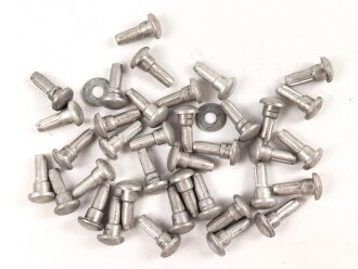 Konvolut Aluminiumbeschläge für Ausrüstung der Wehrmacht. Länge je 16mm, Kopfdurchmesser 9mm