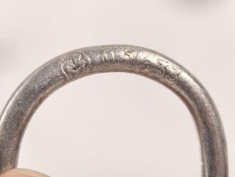 Leichtmetallbeschlag für die Wintermütze der Hitlerjugend. RZM M5/233. Sie erhalten ein ( 1 ) Stück