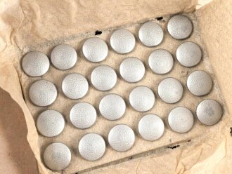 Paar silberne Knöpfe für Schulterstücke  Je 16mm Durchmesser, sie erhalten zwei ( 2 ) Stück aus der originalen Umverpackung