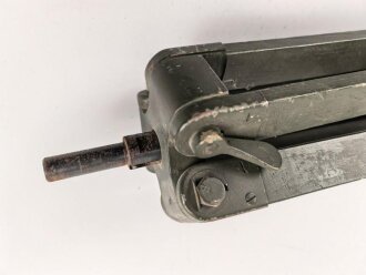 Gestell für optisches Gerät, vermutlich Reichswehr. Standardzapfen für zum Beispiel Scherenfernrohr, Richtkreis usw. Originallack ?