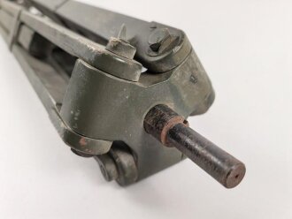 Gestell für optisches Gerät, vermutlich Reichswehr. Standardzapfen für zum Beispiel Scherenfernrohr, Richtkreis usw. Originallack ?