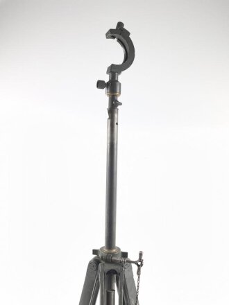 Gestell für einen Entfernungsmesser . Guter Gesamtzustand, keine Herstellermarkierung, Originallack ?
