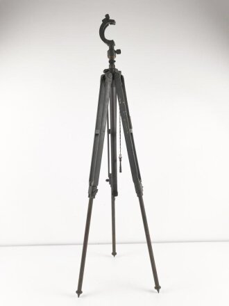 Gestell für einen Entfernungsmesser . Guter Gesamtzustand, keine Herstellermarkierung, Originallack ?