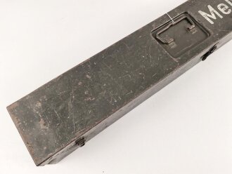 Meßlatte in Transportbehälter Wehrmacht. Hersteller Wichmann Freiburg in Sachsen. Guter Gesamtzustand, Originallack
