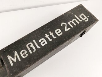 Meßlatte in Transportbehälter Wehrmacht. Hersteller Wichmann Freiburg in Sachsen. Guter Gesamtzustand, Originallack