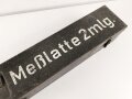 Meßlatte in Transportbehälter Wehrmacht. Hersteller Wichmann Freiburg in Sachsen. Guter Gesamtzustand, Originallack