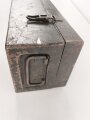 Meßlatte in Transportbehälter Wehrmacht. Hersteller Wichmann Freiburg in Sachsen. Guter Gesamtzustand, Originallack
