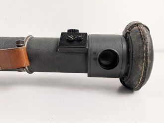 Entfernungsmesser 36 der Wehrmacht, Hersteller fwq 1942. Gute Durchsicht, vermutlich überlackiertes Stück. Gängig, Gummi weich