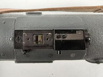 Entfernungsmesser 36 der Wehrmacht, Hersteller fwq 1942. Gute Durchsicht, vermutlich überlackiertes Stück. Gängig, Gummi weich