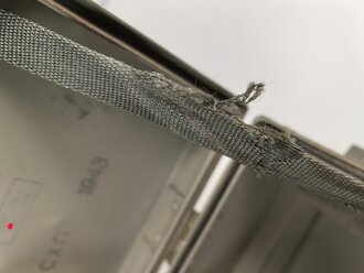 Transportkasten zum Entfernungsmesser 36 der Wehrmacht, Hersteller cxn, aussen überlackiertes Stück. Innen Originallack und sehr guter Inneneinteilung