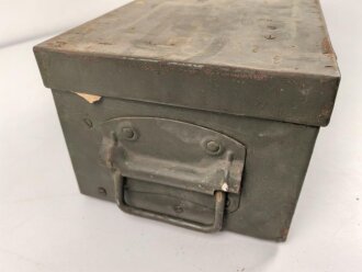 Transportkasten zum Entfernungsmesser 36 der Wehrmacht, Hersteller cxn, aussen überlackiertes Stück. Innen Originallack und sehr guter Inneneinteilung