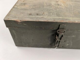 Transportkasten zum Entfernungsmesser 36 der Wehrmacht, Hersteller cxn, aussen überlackiertes Stück. Innen Originallack und sehr guter Inneneinteilung