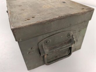 Transportkasten zum Entfernungsmesser 36 der Wehrmacht, Hersteller cxn, aussen überlackiertes Stück. Innen Originallack und sehr guter Inneneinteilung