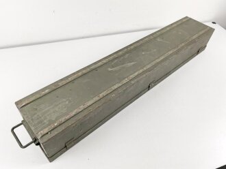 Transportkasten zum Entfernungsmesser 36 der Wehrmacht, Hersteller cxn, aussen überlackiertes Stück. Innen Originallack und sehr guter Inneneinteilung