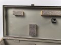 Transportkasten zum Entfernungsmesser 36 der Wehrmacht, Hersteller cxn, aussen überlackiertes Stück. Innen Originallack und sehr guter Inneneinteilung