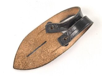 Anknöpflasche für ein Dienstglas der Wehrmacht,...