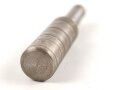 Eiserner, gedrehter Zapfen für optisches Gerät. Die schmale Seite mit 13mm Durchmesser für zum Beispiel Richtkreis 31, Lagergabel EM34, Scherenfernrohr usw. Gesamtlänge 10cm, Alter unbekannt