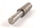Eiserner, gedrehter Zapfen für optisches Gerät. Die schmale Seite mit 13mm Durchmesser für zum Beispiel Richtkreis 31, Lagergabel EM34, Scherenfernrohr usw. Gesamtlänge 10cm, Alter unbekannt