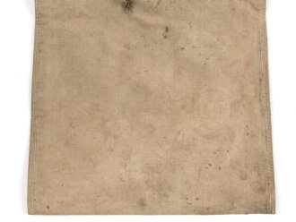 Aufbewahrungstasche Wehrmacht. Maße 29 x 49cm, Hersteller und 1941 gestempelt, ungereinigt