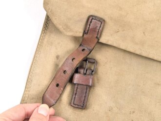 Aufbewahrungstasche Wehrmacht. Maße 29 x 49cm, Hersteller und 1941 gestempelt, ungereinigt