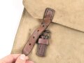 Aufbewahrungstasche Wehrmacht. Maße 29 x 49cm, Hersteller und 1941 gestempelt, ungereinigt