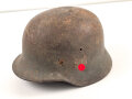 Stahlhelm Wehrmacht Modell 1940. Unvollständiger Dachboden- oder Scheunenfund, ungereinigt. Kein Herstellerstempel erkennbar, Glockengrösse 64