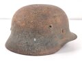 Stahlhelm Wehrmacht Modell 1940. Unvollständiger Dachboden- oder Scheunenfund, ungereinigt. Kein Herstellerstempel erkennbar, Glockengrösse 64