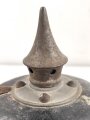 Bayern 1.Weltkrieg, feldgraue Pickelhaube für Mannschaften. Ungereinigter Fundzustand, datiert 1916