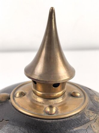 Preussen , unvollständige Pickelhaube für Mannschaften. Kammerstück von 1888 , ungereinigt.