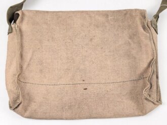 Tasche mit Trageriemen Wehrmacht. Maße etwa 30 x 40 x 7cm