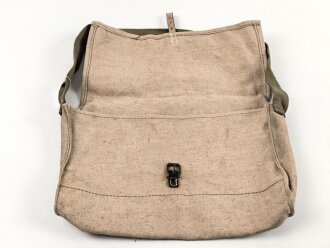 Tasche mit Trageriemen Wehrmacht. Maße etwa 30 x 40 x 7cm