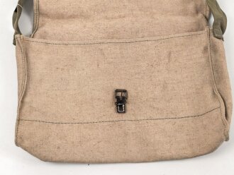 Tasche mit Trageriemen Wehrmacht. Maße etwa 30 x 40 x 7cm