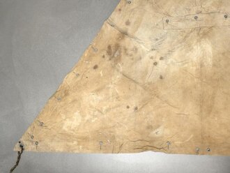 Sandfarbene Zeltbahn, meiner Meinung nach typisch deutsche Fertigung aus den 1930/40iger Jahren. Ungereinigtes Stück , keine Markierungen