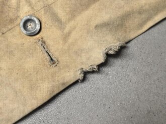 Sandfarbene Zeltbahn, meiner Meinung nach typisch deutsche Fertigung aus den 1930/40iger Jahren. Ungereinigtes Stück , keine Markierungen