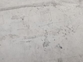 Hellgraue, beinahe weisse Zeltbahn / Zeltteil  ohne jegliche Markierungen. Anscheinend abgetrennte Schlaufen, Maße etwa 150 x 160cm, Stempel von 1939