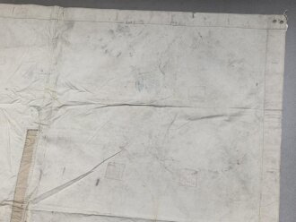 Hellgraue, beinahe weisse Zeltbahn / Zeltteil  ohne jegliche Markierungen. Anscheinend abgetrennte Schlaufen, Maße etwa 150 x 160cm, Stempel von 1939