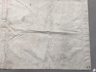 Hellgraue, beinahe weisse Zeltbahn / Zeltteil  ohne jegliche Markierungen. Anscheinend abgetrennte Schlaufen, Maße etwa 150 x 160cm, Stempel von 1939