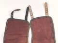 Paar rotbraune Gamaschen, sehr ähnlich dem Modell der frühen Wehrmacht, die Farbe erinnert an Ausrüstung der kaiserlichen Marine. Ungereinigt
