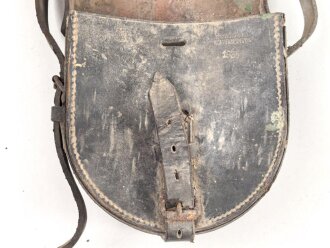 Ledertasche Reichswehr datiert 1935. Ungereinigtes Stück, Deckelbreite 16,5cm