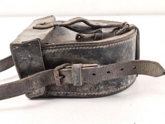 Ledertasche Reichswehr datiert 1935. Ungereinigtes Stück, Deckelbreite 16,5cm