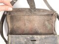 Ledertasche Reichswehr datiert 1935. Ungereinigtes Stück, Deckelbreite 16,5cm