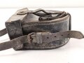 Ledertasche Reichswehr datiert 1935. Ungereinigtes Stück, Deckelbreite 16,5cm