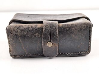 Koppeltasche aus geschwärztem Leder, Maße etwa...