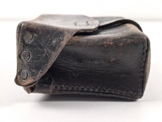 Koppeltasche aus geschwärztem Leder, Maße etwa 11 x 15 x 6cm