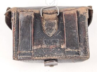 Koppeltasche aus geschwärztem Leder, Maße etwa 11 x 15 x 6cm