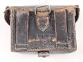 Koppeltasche aus geschwärztem Leder, Maße etwa 11 x 15 x 6cm
