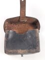 Koppeltasche aus geschwärztem Leder, Maße etwa 11 x 15 x 6cm