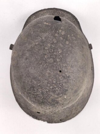 1.Weltkrieg Stahlhelmglocke, zum Teil gereinigter Bodenfund